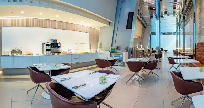 Qatar: Doha Hamad International Airport (DOH) Al Maha Lounge